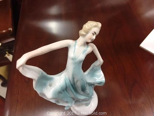 Lot #0033 (1 of 4)