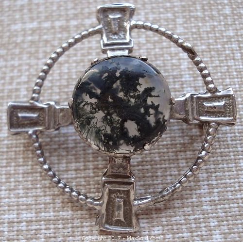 Lot #0073 (1 of 4)