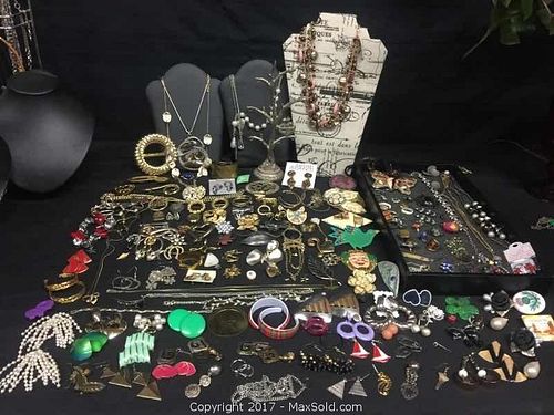 Lot #0024 (1 of 14)