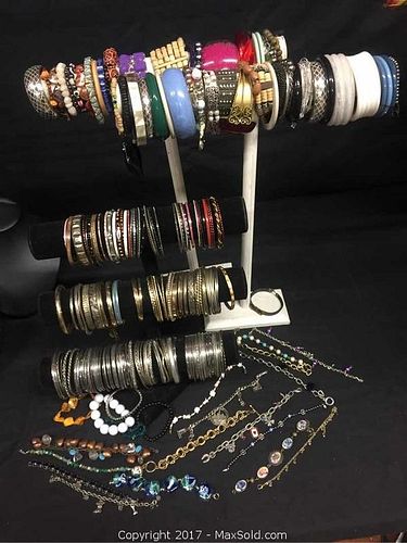 Lot #0025 (1 of 12)