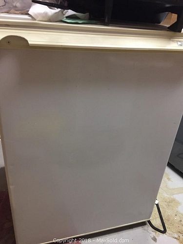 Lot #0052 (1 of 4)