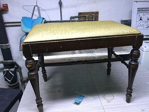 Lot #0134 (1 of 3)
