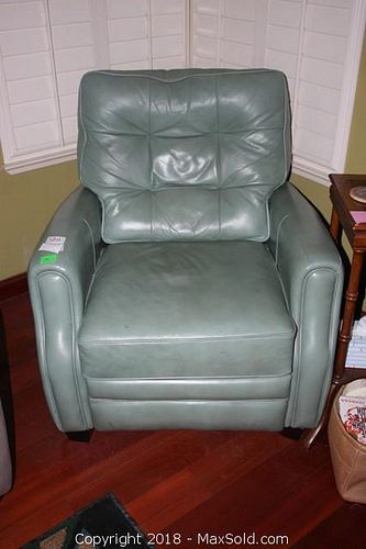 Lot #0389 (1 of 9)