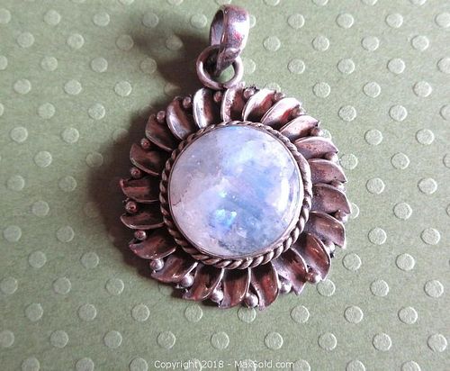 Lot #0023 (1 of 4)