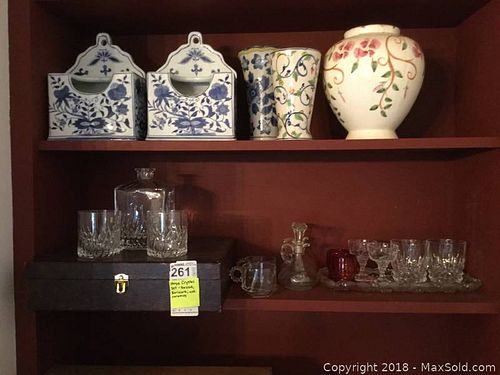 Lot #0261 (1 of 8)