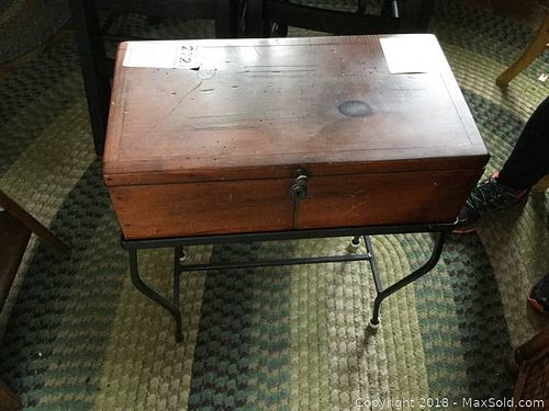 Lot #0272 (1 of 12)