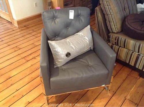 Lot #0101 (1 of 4)