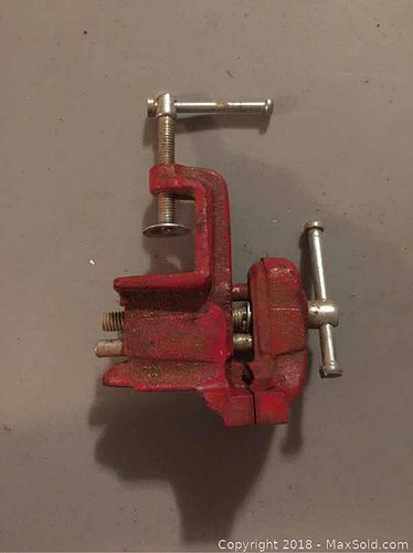 Lot #0140 (1 of 3)