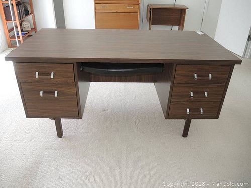 Lot #0096 (1 of 8)