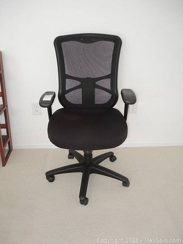 Lot #0097 (1 of 6)