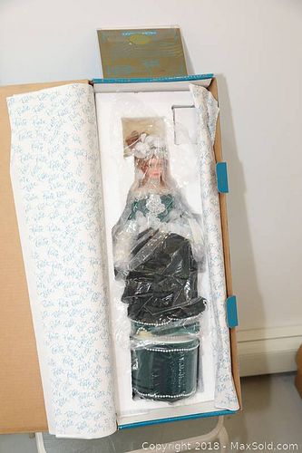 Lot #0803 (1 of 12)