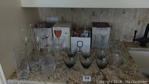 Lot #0032 (1 of 12)