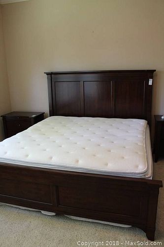 Lot #0411 (1 of 6)