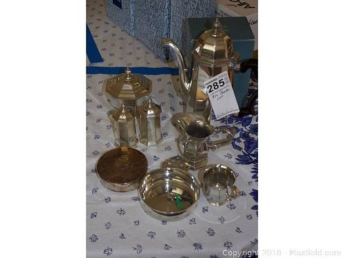 Lot #0285 (1 of 13)