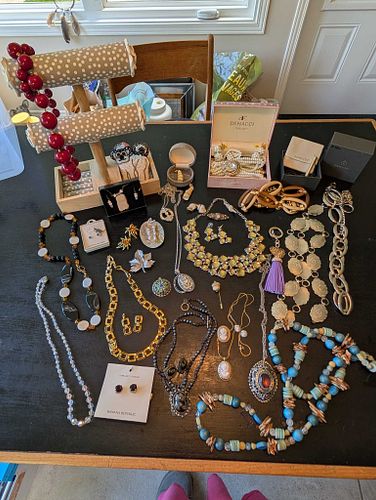 Lot #140 (1 of 18)