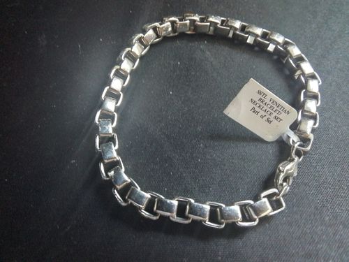 Lot #20 (1 of 6)
