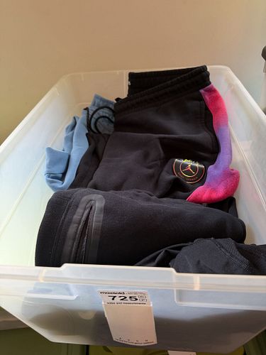 Lot #725 (1 of 11)