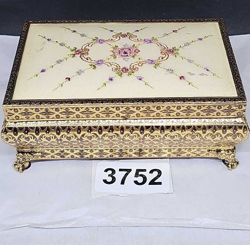 Lot #3752 (1 of 12)