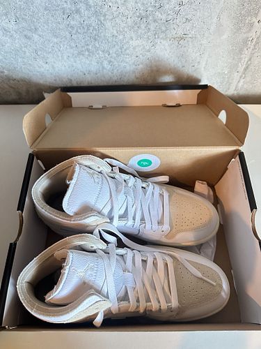 Lot #52 (1 of 3)