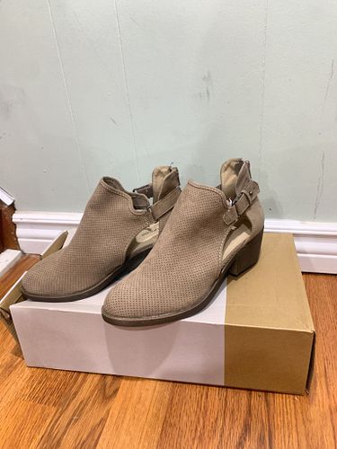Lot #7 (1 of 5)