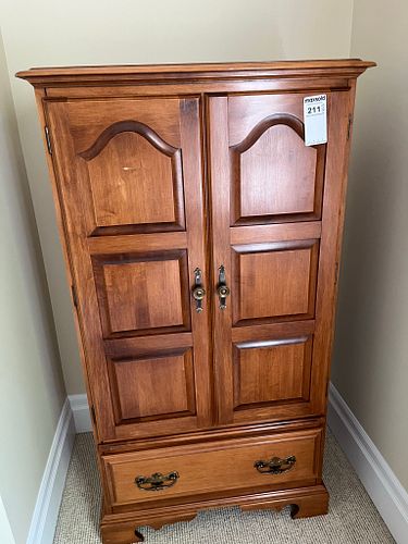 Lot #211 (1 of 8)