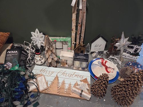 Lot #201 (1 of 5)