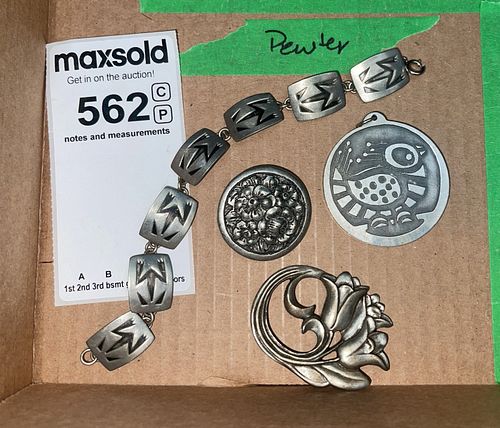Lot #562 (1 of 7)
