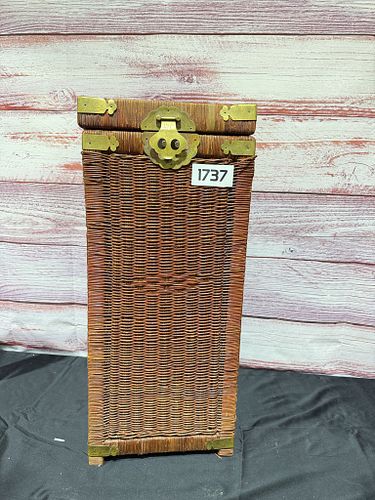 Lot #1737 (1 of 3)