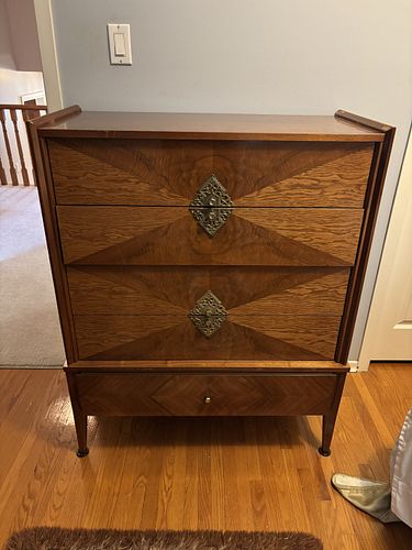 Lot #33 (1 of 8)