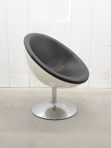Lot #569 (1 of 12)