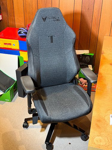Lot #596 (1 of 9)
