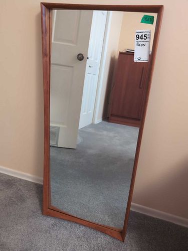 Lot #945 (1 of 8)