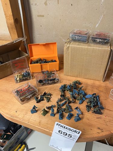 Lot #695 (1 of 12)