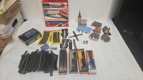 Lot #28 (1 of 9)