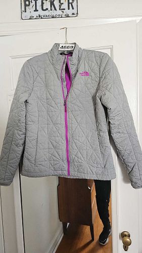Lot #4669 (1 of 6)