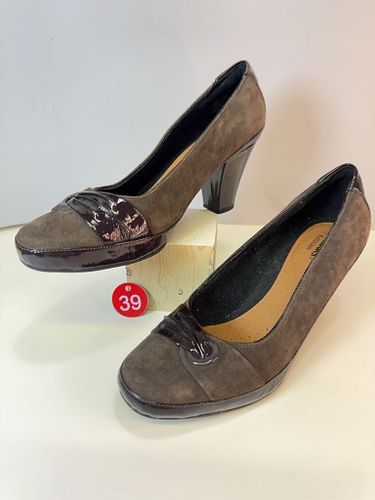 Lot #39 (1 of 7)