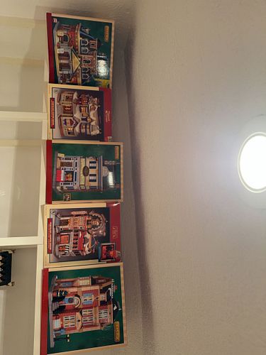 Lot #440 (1 of 8)