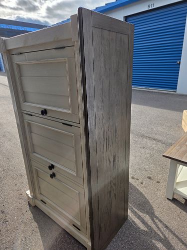 Lot #33 (1 of 8)