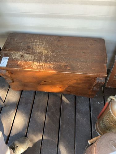 Lot #831 (1 of 7)