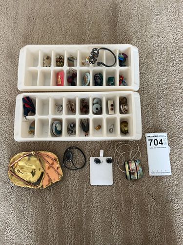 Lot #704 (1 of 7)