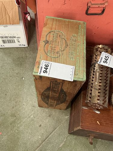 Lot #946 (1 of 7)