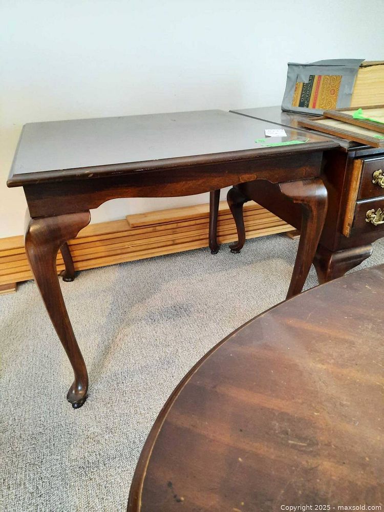 Queen Anne Style Wood End Table | Maxsold