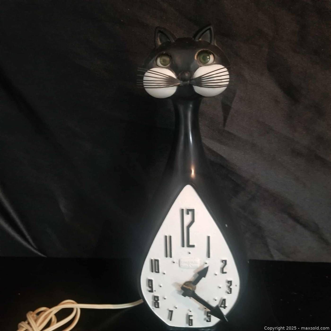 Spartus Here Kitty Kitty cat wall clock | Maxsold