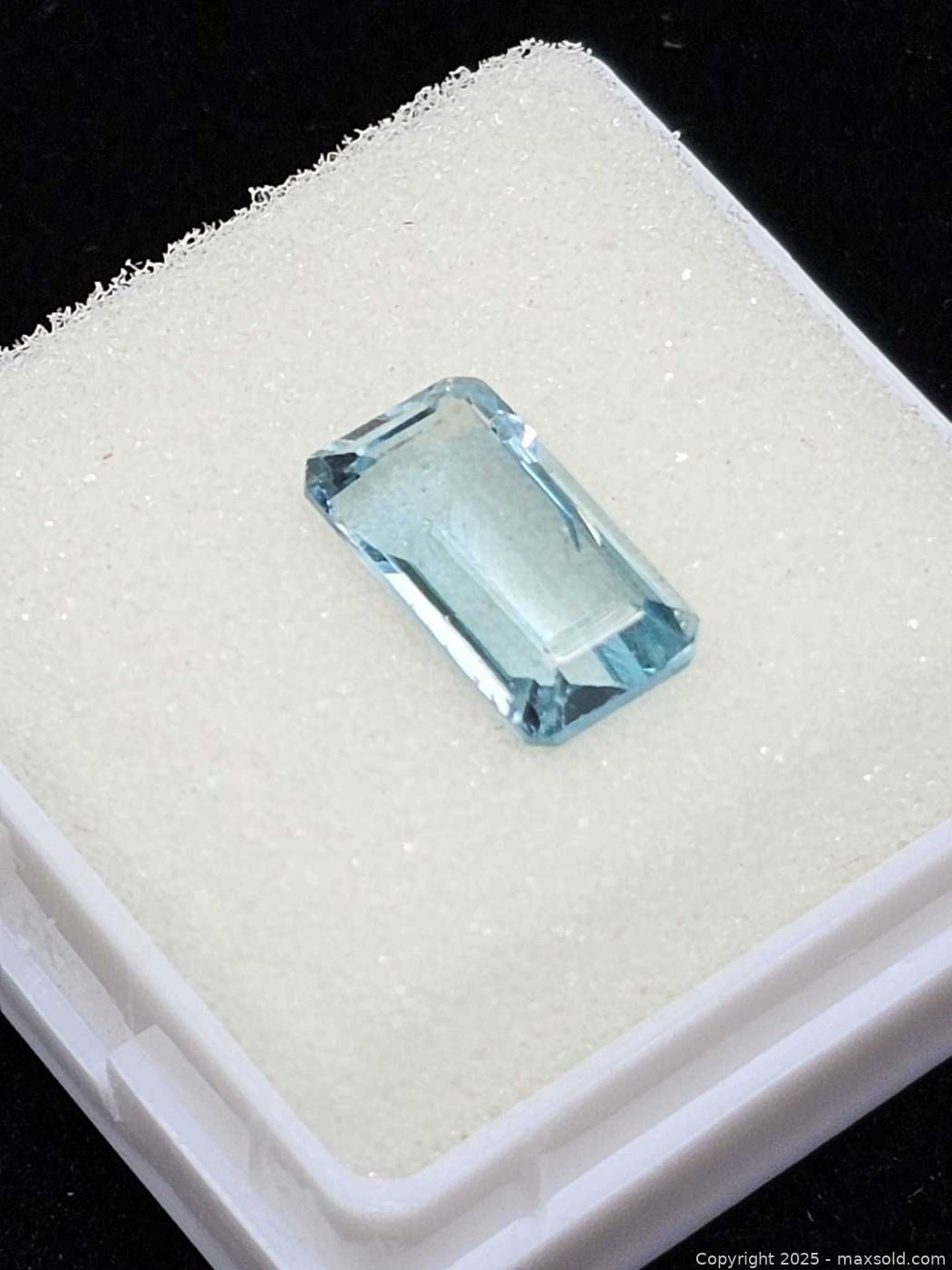 Blue Topaz Gemstone 2 93 ct Maxsold