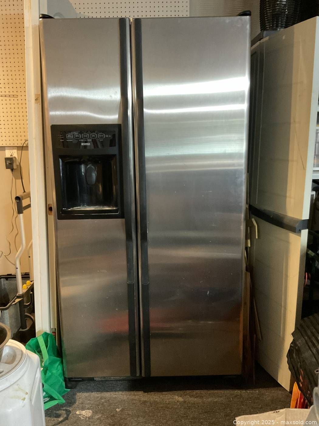 Kenmore stainless steel side-by-side refrigerator | Maxsold