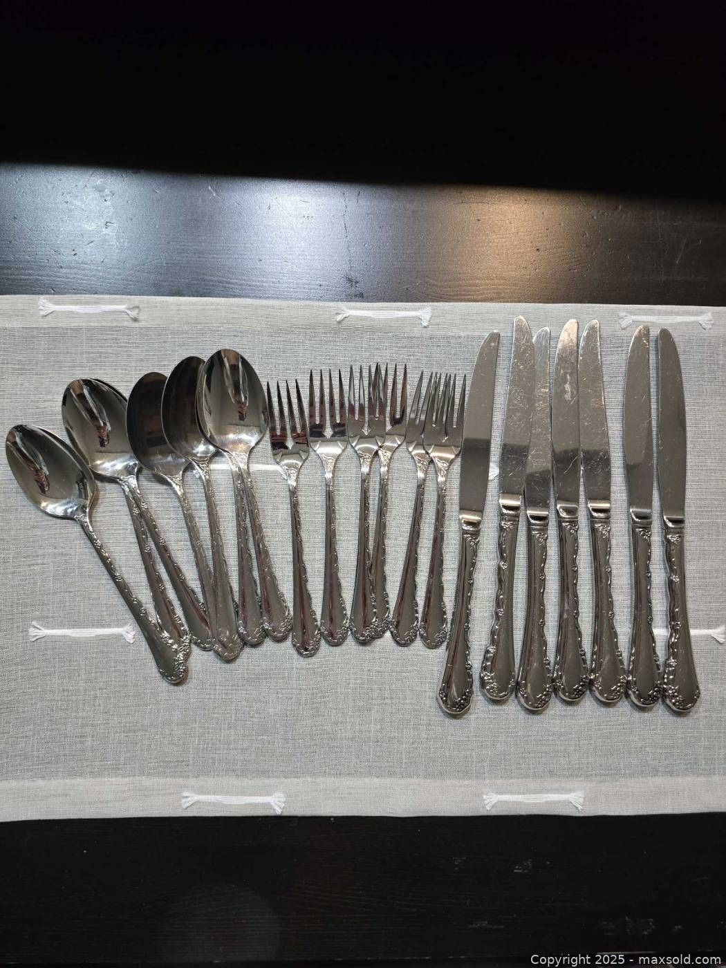 Oneida Community 20 piece stainless flatware set Maxsold