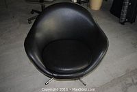 Top-down view showing the curved bucket seat and removable round cushion