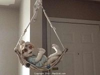 Figurine of the character Lazy reclining in a hammock with sunglasses and light clothing.