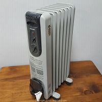 Front and side view of Maxi-heat oil-filled heater showing controls, indicator light, and power cord.