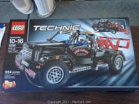 Front of sealed LEGO Technic 9395 Pick-up Tow Truck box showing the assembled model and piece count
